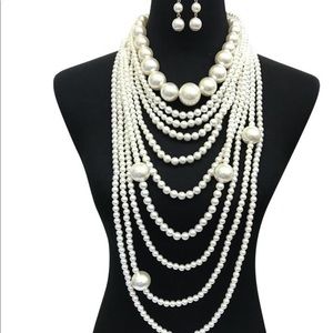 Multilayer Chunky Pearl Necklace